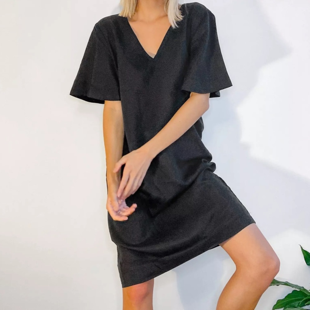 Elegant Black V-Neck Midi Dress